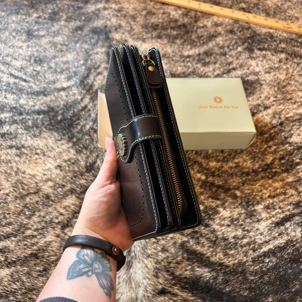 NWT Black Faux Leather Sunflower Detail Wallet / Wristlet, Lots of space! - Picture 13 of 14